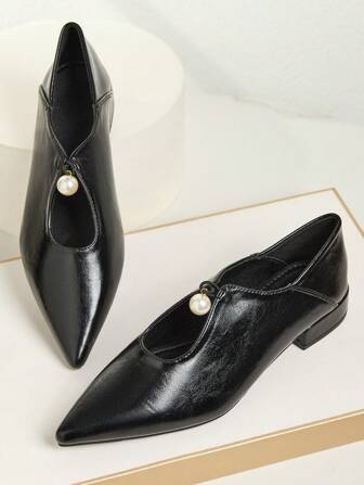 黑色新款低帮尖头珍珠装饰粗跟休闲时尚百搭女士乐福鞋