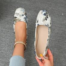 Chaussures plates femme, nouvelles chaussures plates brodées de style printemps chinois Hanfu, chaussures plates à bout carré brodées, mocassins
