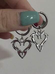 1 Stück Valentinstag Geschenke für Freundin Punk Silber-Farbener Cut Out Flammen Herz-Förmiger Anhänger für Frauen, Hip Hop Party Schmuck Geschenk