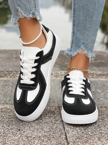 Tênis feminino casual para caminhada ao ar livre, versátil, listrado, com cadarço, bico redondo, preto