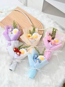 手工编织纱线人造花束，包含布艺和针织人造花，附赠包装纸；2朵钩编纱线花和雏菊，适合作为生日或周年纪念礼物送给妈妈、女友、朋友，也适合母亲节、情人节、结婚纪念日、节日派对家居装饰、圣诞礼物、家居装饰、餐桌装饰、卧室和浴室装饰、办公桌装饰、女士生日或派对礼物、毕业礼物、秋季装饰。 - 紫色 - 查看 4