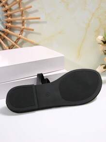 Women's Toe Ring Flat Sandals, Casual Open Toe Lace-Up Non-Slip Slippers, Outdoor Beach Flip Flops - Black - View 7