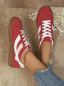 Nieuwe lichtgewicht ademende casual sneakers voor dames, modieuze veelzijdige lage witte sportschoenen