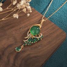 Collar colgante con diseño de pavo real de jade incrustado, accesorio de estilo vintage cheongsam chino para mujeres