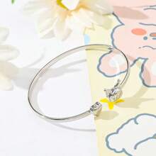 Sanrio Un brazalete de aleación con cuentas y colgante de diseño de dibujos animados lindo es un buen regalo para compañeros de clase y amigos, regalo de Pascua.
