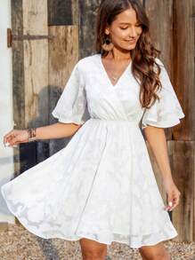 Abito estivo da donna con maniche corte e vita svasata, abito lungo medio monocromatico con dettagli traforati, elegante, adatto per lo shopping, le vacanze. Abito bianco, uno dei capi più venduti