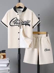 2 peças/Conjunto Camisa Esportiva com Impressão de Chicago + Shorts de Cor Sólida para Meninos, Verão