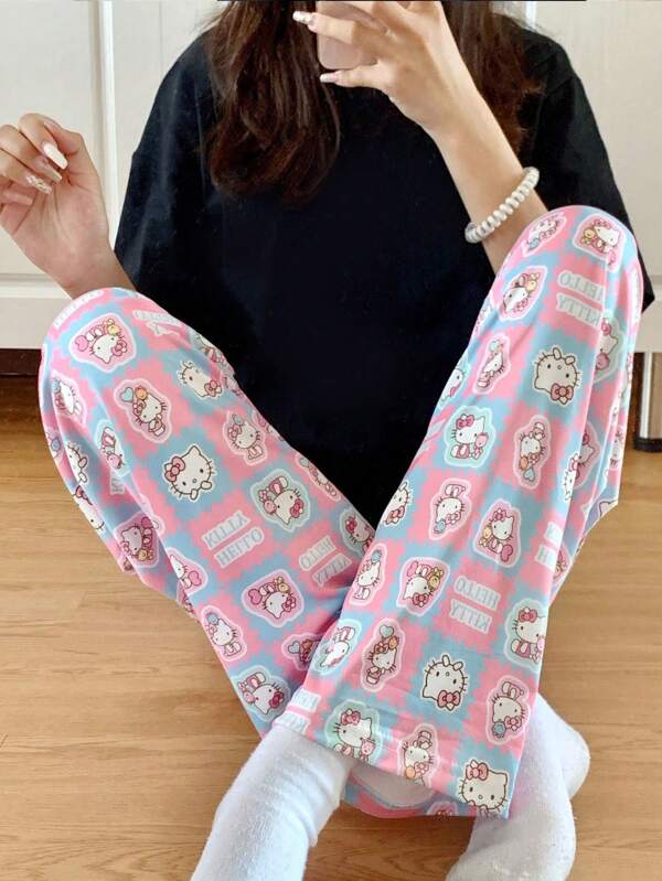 1 Stück Sanrio Character Serie Hello Kitty Rundumprint Freizeithose. Puzzle-Gitter-Buchstaben-Katzen-Muster Pyjama-Hose. Geeignet für Frauen zum Tragen im Frühling, Herbst und Winter. Locker und lässig, lange Hose, die Zuhause oder draußen getragen werden kann., Urlaub