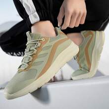 Men's Mesh Breathable Travel Shoes, Lightweight Soft Sole Shock Absorbing Running Sneakers, Spring