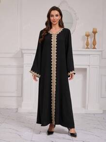 Robe negre din colecția Eid din Orientul Mijlociu, cu garnituri simple din dantelă, croite și mulate, rochie de damă în stil Dubai. Kaftan modest.