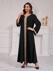 Robe negre din colecția Eid din Orientul Mijlociu, cu garnituri simple din dantelă, croite și mulate, rochie de damă în stil Dubai. Kaftan modest.