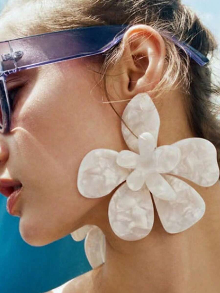 1 Pair Fashionable Exaggerated Resin Flower Earrings, Suitable For Daily, Travel, Party, And Banquet Wear, Comes With Protective Pouch - White - View 1