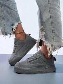 Zapatillas deportivas de skate minimalistas de color gris puro con lazo frontal para mujeres, de punta redonda, con suela elevada, versátiles para uso casual diario y actividades al aire libre