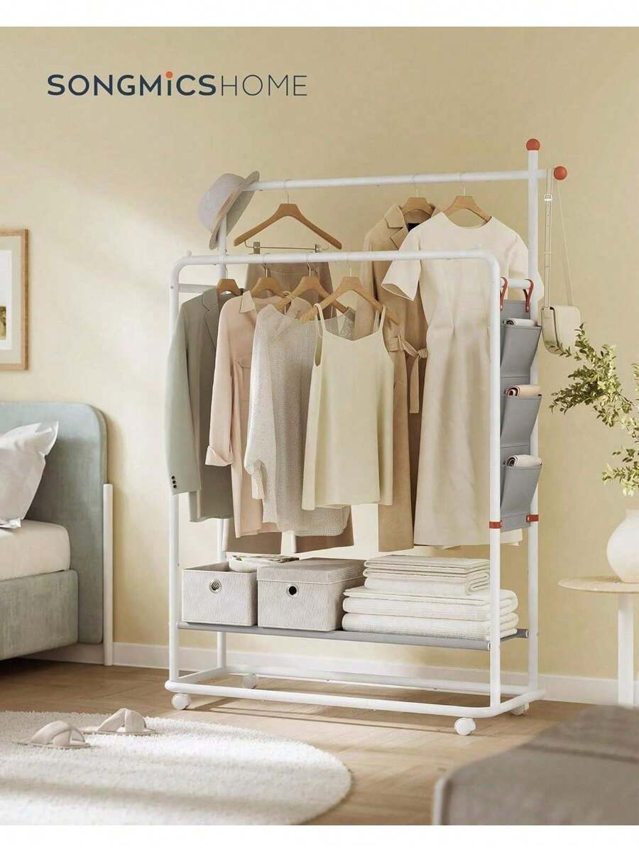 SONGMICS HOME Perchero, Perchero Metálico con Ruedas, 2 Barras para Colgar, Bolsillos Laterales, Estante, Ganchos para Cerillas, Blanco Mate - Blanco - Ver 1