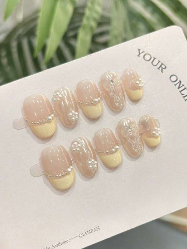 10 pièces Set d'ongles à pression de forme ovale, de taille moyenne et longue, décorés de chaînes de perles et d'un nœud. Style élégant avec une atmosphère haut de gamme, parfait pour les fêtes, les mariages et l'usage quotidien. Réutilisables et livrés avec gel et bloc à polir.