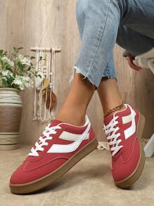 Nieuwe lichtgewicht ademende casual sneakers voor dames, modieuze veelzijdige lage witte sportschoenen