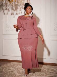 Robe boule à col rond grande taille, avec overlay de volants à motif floral et strass. Robe moulante sirène classique Mgiacy de style Mgiacy