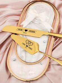 3 pezzi Personalizzato Set da taglio torta di nozze in acciaio inossidabile con coltello da torta, spatola da torta e confezione regalo, set di posate incise a laser personalizzato per matrimoni, compleanni, feste, San Valentino, anniversari, Ringraziamento, Natale e lauree, regali di compleanno per gli amanti delle torte, multifunzionale, regolabile, durevole, ornamentale, riutilizzabile, elegante, adorabile, di alta qualità, moderno, colorato, comodo, di stile, personalizzato, unico, regali ideali per lui, regali ideali per lei, fidanzato, fidanzata, papà, mamma, famiglia, amici, figlio, figlia, studenti, ufficio, sala da tè, scuola, casa, rinfrescante
