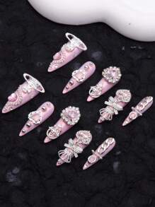10 pezzi Set di unghie finte estive stile giapponese Y2K, unghie acriliche a stiletto lunghe con finitura cromata - Unghie finte intere con decorazioni a cuore in 3D e strass, unghie false con finitura rosa lucida, catena e smalto metallizzato, per San Valentino, Ognissanti, regali per donne e ragazze