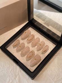 10 件裸色杏仁形手工按压指甲，简约温柔风格，3D 捏花，金钢珠和珍珠，镀金铬，可拆卸和重复使用，适合女孩和女士日常、节日、派对指甲装饰，带果冻胶和指甲锉指甲用品