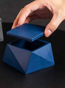 1pc Diamond-Shaped High-Grade Matte Black Three-Dimensional Geometric Ashtray With Lid For Home Office Light Luxury Decorative Ornaments Ashtray