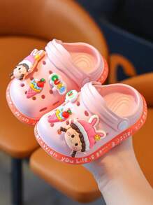 A Pair Of Summer New Fashionable And Comfortable EVA Children's Perforated Shoes With Breathable And Lightweight Features, Anti Slip And Odor Resistant, And Cartoon Decoration Design
