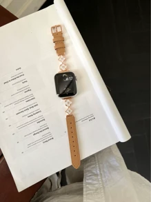 1 paquet de bracelet de montre, design floral classique et simple, compatible avec Apple Watch Series Ultra/SE/9/8/7/6/5/4/3/2/1, 38/40/41/42/44/45/46/49mm. Bracelet de montre de mode casual de luxe, réglable, design minimaliste, compatible avec Apple Watch, cadeau de la Saint-Valentin
