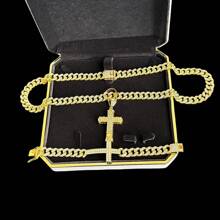 Juego de collar, pulsera, colgante de cruz y anillo con incrustaciones de cristal tipo cubana, diseño clásico de broche de barba chapado en oro, incrustación de strass de 13 mm, estilo de moda callejera de hip-hop, disponible en colores oro y platino, múltiples tallas