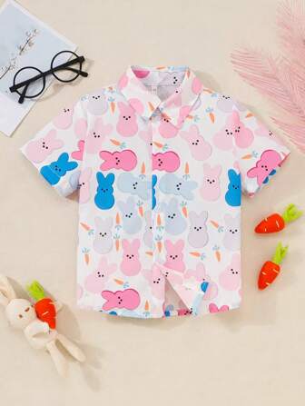 小男孩白色短袖衬衫，带有可爱的卡通兔子复活节印花，百搭