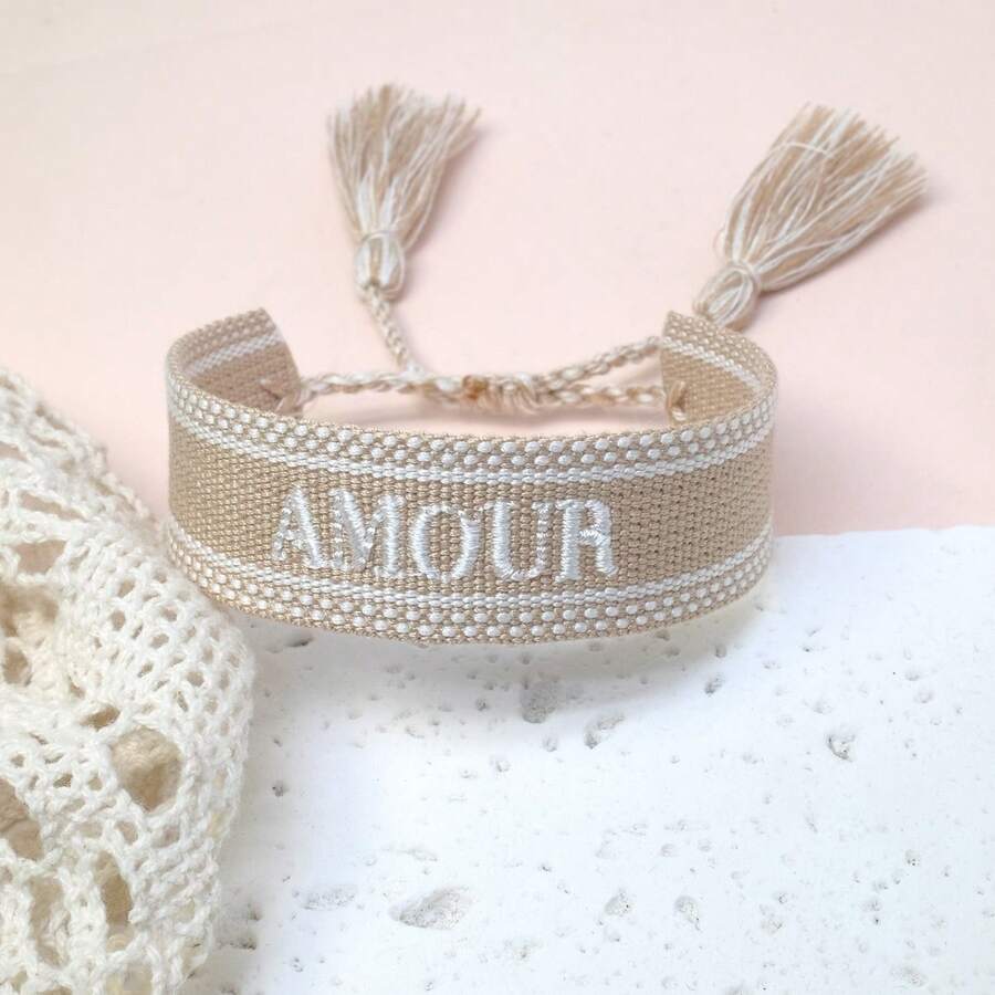1 件手工刺绣法国“AMOUR”创意编织复古法式手链,适合情侣、节日礼物、祝福手链 - 卡其色 - 查看 1