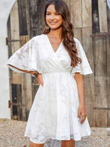 Abito estivo da donna con maniche corte e vita svasata, abito lungo medio monocromatico con dettagli traforati, elegante, adatto per lo shopping, le vacanze. Abito bianco, uno dei capi più venduti