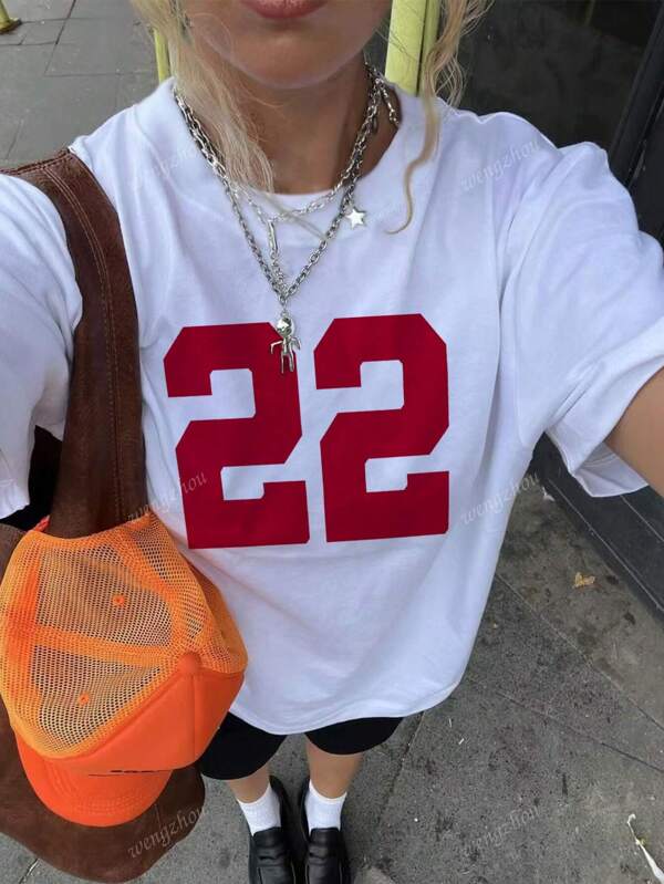 Camiseta casual feminina com estampa numérica vermelha e gola redonda, manga curta, elegante e versátil para uso diário, primavera/verão