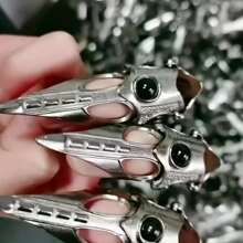 Oversized gegliederter Fingerring, Vampir Klauen Rüstungsschmuck, flexibler Metallklauen Spitze, Gothic Schwarz Geschenk zum Muttertag