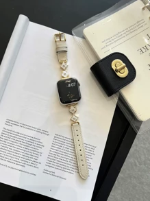 1 paquet de bracelet de montre, design floral classique et simple, compatible avec Apple Watch Series Ultra/SE/9/8/7/6/5/4/3/2/1, 38/40/41/42/44/45/46/49mm. Bracelet de montre de mode casual de luxe, réglable, design minimaliste, compatible avec Apple Watch, cadeau de la Saint-Valentin
