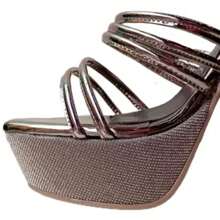 SANDALIA PLATA DE TACÓN CAMPANA BRILLANTE CON PLATAFORMA Y TIRAS (MOD 7135)