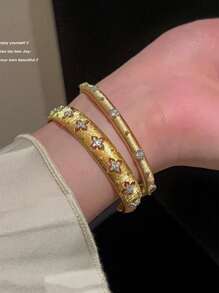 1pc Vintage Four-Leaf Flower Textured Zirconia Bracelet For Women, Luxury Minimalist Design Valentines