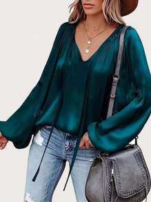 Camicia elegante da donna taglie comode con polsini annodati e maniche arricciate