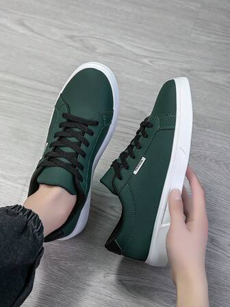 Zapatos deportivos para hombres 2025 Nuevos zapatos casuales elegantes de moda para hombres Zapatos con cordones Zapatos de skateboard Zapatillas para hombres Zapatos de calle personalizados para hombres
