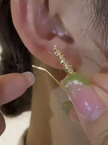 1 对优雅的叶子设计耳环 - 镶嵌精致细节，简约而独特的风格，适合女性日常穿着和派对场合，防过敏，易于搭配各种服装 - 多色 - 查看 6