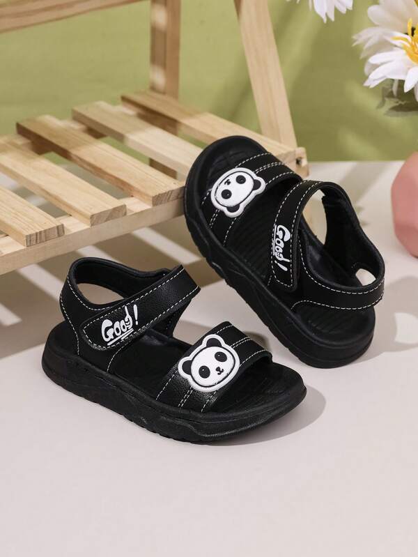 زوج من الصنادل الموضة الجامعة ، شباشب داخلية ، أحذية شاطئية ، مناسبة لجميع المناسبات