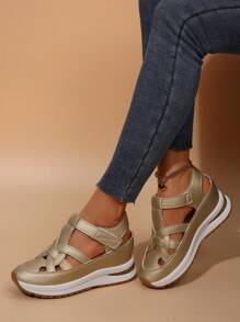 1 Pair Women Thick Sole Hollow Breathable Casual Platform Sandals,Hook And Loop Closure, Fashion Versatile Black Sports Shoes