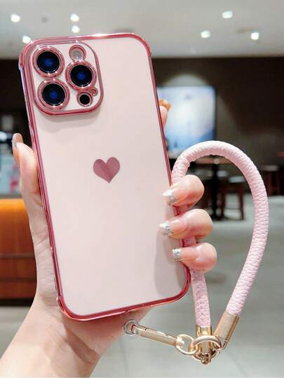 1 pièce Coque de téléphone TPU laquée avec cœur électroplaqué en rose, avec dragonne assortie, protection rehaussée pour l'appareil photo, coins antichocs, style élégant et compatible avec les modèles Apple iPhone 11/11Pro/11ProMax/12/12Pro/12ProMax/13/13Pro/13ProMax/14/14Pro/14ProMax/15/15Pro/15Plus/15ProMax/16/16Plus/16Pro/16ProMax/16E/7/8/7Plus/8Plus/X/XS/XSMax/XR et les modèles Galaxy S21 Ultra/S22 Ultra/S23 Ultra/S24 Ultra/S25 Ultra. Différents effets d'éclairage dus à la surface laquée électroplaquée.