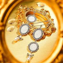 1pc Customizable Zinc Alloy Photo Clip Pendant With Wings Charm, Lace Oval Frame Blank Photo Pendant Suitable For Wedding, Wedding Party And Special Occasions Dress Accessories Pin For Clothes Bag Charm School Office Accessories Shirts Jacket Jewelry Halloween Clothes Pin Funny Cute Teacher Gifts Halloween Accessories Teachers Day00 Costume Accessories Bag Charms Christmas