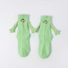 4 双男女款手牵手图案中筒袜，可爱又奇特的彩色家庭袜