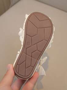 1 Pair Girls Fashion Elegant Minimalist Pearl Embroidery Breathable Mesh Bowknot Decor PU Princess Flats, Soft Non-Slip Easy To Wear, Suitable For Dresses And Piano Performance, All Season