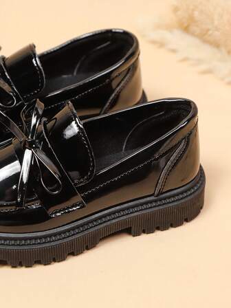 1 par mode söt pilbåge PU pärla krokögla Anti-halk Slitstark Bekväma mångsidiga flickor, lämpliga för vår och höst utomhus, dagligen, fest och skolkläder Mary Jane Loafer skor