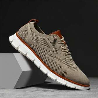 Zapatillas casuales de hombre con malla transpirable, zapatos cómodos y ligeros, calzado exterior con estilo de negocios de talla grande, mocasines de hombre con estilo británico de brogue con malla