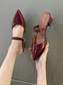 Sandalias de tacón grueso con punta puntiaguda patentado para mujer, nuevas sandalias de verano 2025 suave con punta cerrada y tacón medio versátil sin talón, sandalias de tacón alto puntiagudas patentado negro sin talón versátiles para mujer, nuevas bombas de tacón grueso con tira y punta cerrada para el verano
