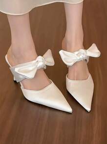 缎面尖头蝴蝶结穆勒鞋一脚蹬细高跟凉鞋，2025 年春夏新品系列