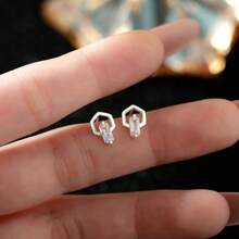 1 Pair Simple Hexagon Silver Earrings With Cubic Zirconia, Elegant Geometric Earrings For Daily Wear, Suitable For Women - Silver - View 5